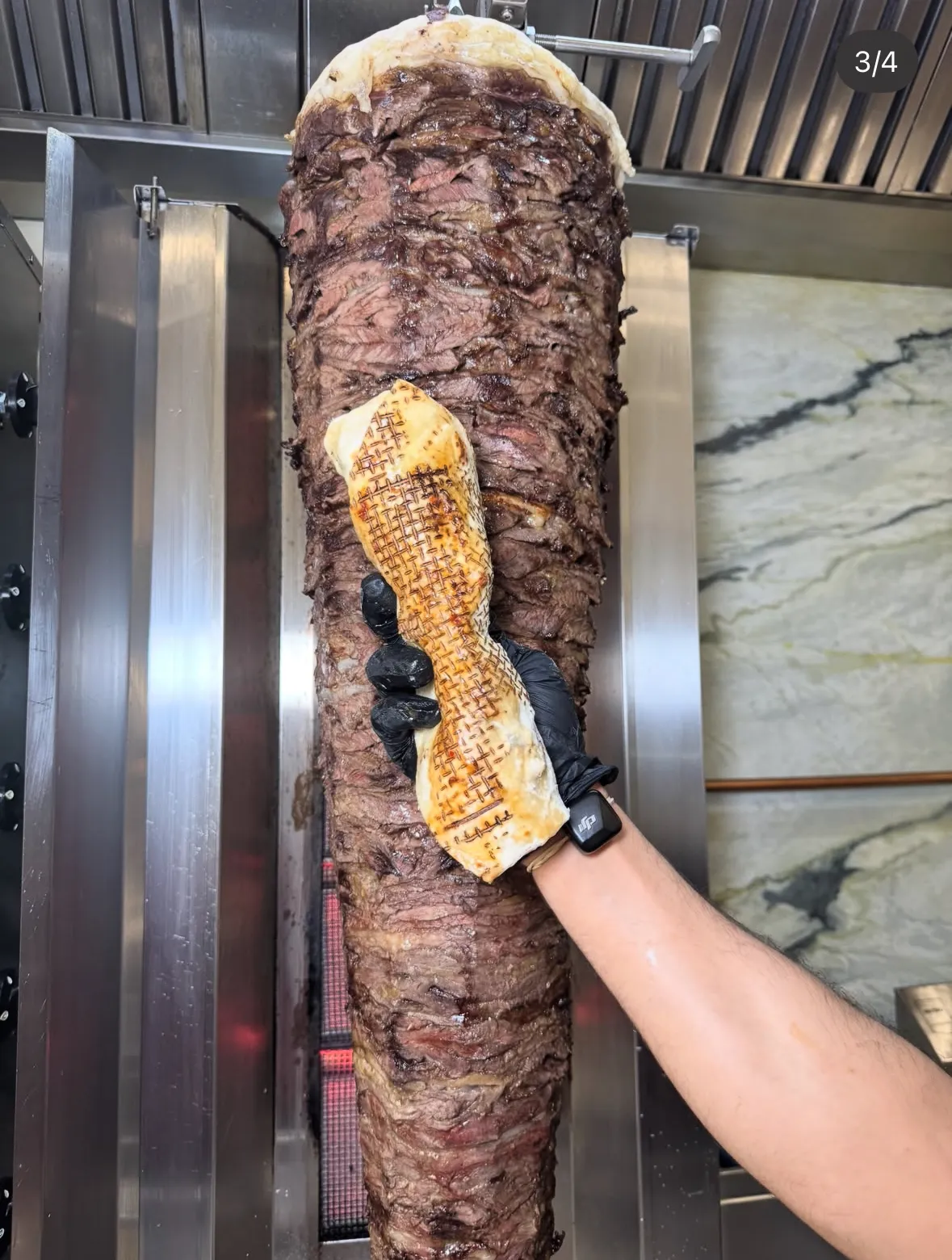Galette maison pressée contre la broche de bœuf Black Angus